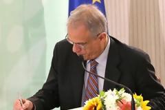 Reuters: Διαψεύδει τα περί παραίτησής του ο ΥΠΟΙΚ της Κύπρου