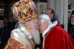 Τα μηνύματα από την παρουσία του Βαρθολομαίου στην ενθρόνιση του Πάπα