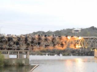 Φωτογραφία για Μία εντυπωσιακή έκρηξη γέφυρας (Video)