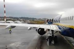 Η Ryanair «έκλεισε» 175 αεροπλάνα 737 και η Lion Air 234 σκάφη Α320