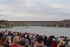 Βίντεο: Εντυπωσιακή κατεδάφιση γέφυρας