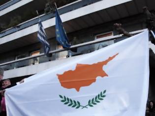 Φωτογραφία για Τραγικές στιγμές ζουν στην Κύπρο - Χωρίς λεφτά τα ΑΤΜ και χωρίς πιστωτικές οι κάτοικοι
