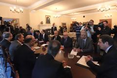 Νέο σχέδιο στους πολιτικούς αρχηγούς με μικρότερο κούρεμα και ειδικό ταμείο