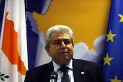 Απάντηση Χριστόφια στις κατηγορίες ότι η κόρη του έβγαλε λεφτά στο εξωτερικό