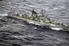 Ρωσικό σκάφος οδηγεί καραβάνι πλοίων μέσω του κόλπου του Άντεν