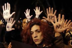 Προειδοποίηση προς την Ιταλία η αυστηρή μεταχείριση της Κύπρου...
