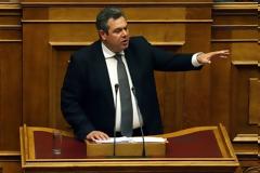 Οι Σουηδοί έχουν αυτοκίνητα Saab και όμορφες γυναίκες. Τα καλοκαίρια έχουν μόνο Saab οι γυναίκες είναι με τους Κύπριους εραστές τους παραλία