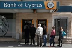 Η Κύπρος προσπαθεί να βρει… (αν και) ποιοί ήξεραν και απέσυραν καταθέσεις