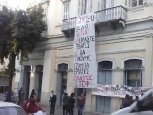 Φωτογραφία για Πάτρα: Συνεχίζονται οι κινητοποιήσεις για την Aθηνά - Διαμαρτυρία τώρα στο Δημαρχείο - 'Ετοιμοι για παρέλαση και προσφυγή στο ΣτΕ