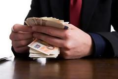 Αυτοί είναι οι 5 Ρώσοι ολιγάρχες που θα πληρώσουν το μεγαλύτερο φόρο στην Kύπρο