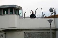 ΠΥΡΟΒΟΛΙΣΜΟΙ ΣΤΙΣ ΦΥΛΑΚΕΣ ΤΡΙΚΑΛΩΝ