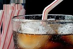 Ύποπτα για 183.000 θανάτους ετησίως τα αναψυκτικά