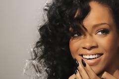 Το επίσημο remix “Pour It Up” της Rihanna… με 4 rappers!