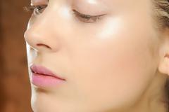 Beauty trend: Pale lips