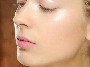 Φωτογραφία για Beauty trend: Pale lips