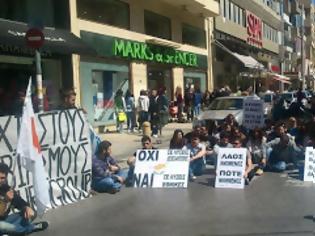 Φωτογραφία για Καθιστική διαμαρτυρία Κύπριων φοιτητών στο Ηράκλειο