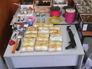 Φωτογραφία για Άλλα ένδεκα κιλά ηρωίνης και όπλα είχε o απόστρατος!