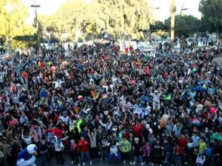 Φωτογραφία για Πάνω από 10.000 Ηρακλειώτες χόρεψαν το δικό τους Harlem Shake που πάει για ρεκόρ!