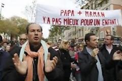 Μεγάλη διαδήλωση στο Παρίσι κατά των γάμων μεταξύ ομοφυλοφίλων