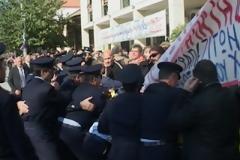 Πάτρα: Σε επιφυλακή για την παρέλαση της 25ης Mαρτίου - Τι φοβάται η τοπική ΕΛ.ΑΣ.