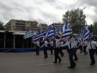Φωτογραφία για Άρχισε η παρέλαση στη Θεσσαλονίκη - Δείτε την εξέδρα των επισήμων