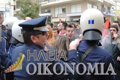Πύργος: Oι σπουδαστές παρελαύνουν φωνάζοντας συνθήματα μετά την συμπλοκή τους με τους αστυνομικούς - Δείτε φωτο-video