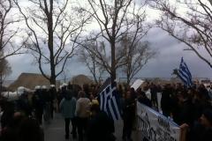 Διαδηλωτές πραγματοποιούν πορεία προς το Γερμανικό Προξενείο στη Θεσσαλονίκη [video]