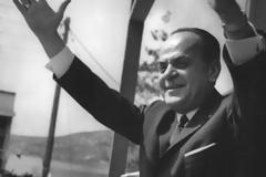 Η απάντηση στο «Πού ΄σαι ρε Παπαδόπουλε»!