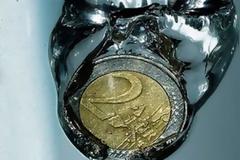 Χωλαίνουν τα έσοδα από ΦΠΑ, ΕΦΚ και τέλη κυκλοφορίας
