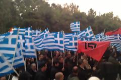 ΣYMBAINEI TΩΡΑ: Δείτε το video με τα άτομα της Χρυσής Αυγής έξω από το Mega Channel