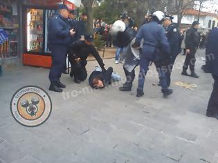 Φωτογραφία για Φωτογραφίες από αναγνώστη για σοβαρό επεισόδιο σήμερα στην παρέλαση της Κοζάνης