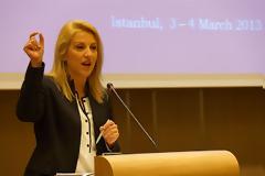 Δούρου: Η Τουρκία θέλει να κερδίσει από την κρίση στην Κύπρο
