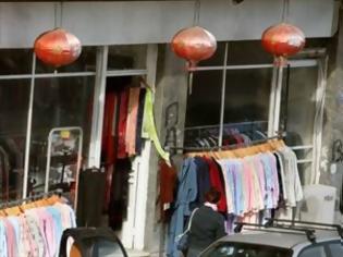 Φωτογραφία για ''Πρόκληση! Οι Κινέζοι κράτησαν ανοικτά τα καταστήματα τους την 25η Μαρτίου''