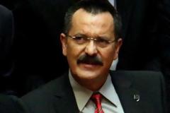 Αδιανόητα tweets για τον Χρήστο Παππά: Κατούρησε στο Μega για να μπορεί μετά να φιλάει κατουρημένες ποδιές