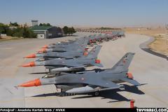 Τουρκικά F-16 πέταξαν επάνω από στρατόπεδα του PKK