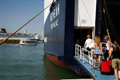 Λιγότερα ταξίδια και επιβάτες λόγω κρίσης την τελευταία διετία