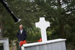 Toν έθαψαν, σύμφωνα με την επιθυμία του, με κλαρίνα και βιολιά!