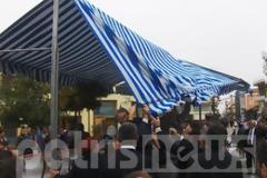 Aμαλιάδα: Ο αέρας… «πήρε» την εξέδρα των επισήμων!