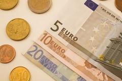 Πρωτιά της Ελλάδας στην αύξηση φορολόγησης μισθών