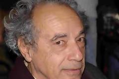 Συνελήφθη ο σκηνοθέτης Δημήτρηε Κολλάτος για τη σημαία που είχε αναρτήσει στο μπαλκόνι του