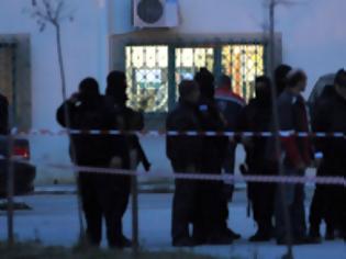 Φωτογραφία για Oι επικίνδυνοι δραπέτες: Ο δολοφόνος ηλικιωμένων και ληστές - πιστολέρο