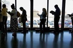 Βουλγαρία: Χιλιάδες κάτοικοι χωριών εγκαταλείπουν τα σπίτια τους για να βρουν εποχική εργασία στη Βρετανία