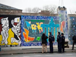 Φωτογραφία για Αφαίρεση και νέων τμημάτων του τείχους του Βερολίνου