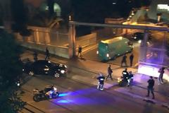 Έφτασαν μέσα σε πρωτοφανή μέτρα τα 5 δισ. ευρώ στην Κύπρο - Ελικόπτερα της αστυνομίας, ένοπλοι και τεθωρακισμένα