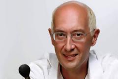 9+1 σημαντικές συμβουλές από τον Αχιλλέα Χαρίτο για το μακιγιάζ της Άνοιξης