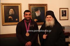 2899 - Τόπε και τόκανε: Ο ολυμπιονίκης Ηλίας Ηλιάδης αφιερώνει το μετάλλιό του στην Παναγία Παραμυθία