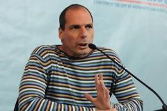 Βαρουφάκης: Αυτή τη στιγμή η Κύπρος είναι εκτός ευρώ