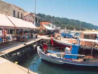 Φωτογραφία για Συνεχίζεται ο αγώνας για το λιμάνι του Σιγρίου Λέσβου - Ακόμα ένα πακέτο υπογραφών στον πρωθυπουργό