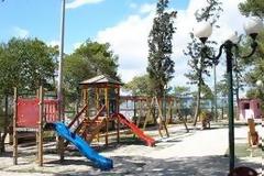 Πάτρα: Φωτίστηκε η παιδική χαρά του Kαστελόκαμπου