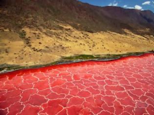 Φωτογραφία για Η ασυνήθιστη ραγισμένη κόκκινη λίμνη!